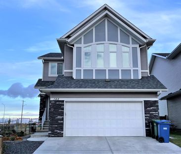 Beautiful 2 Storey Home In New Brighton – 3 Bedrooms + Bonus Room |... - Photo 3