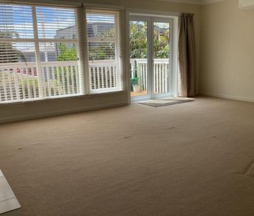 SPACIOUS 2 BEDRROM UNIT IN ST HELIERS - Photo 4