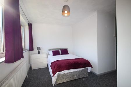 1 bedroom in a house share to rent - Photo 2