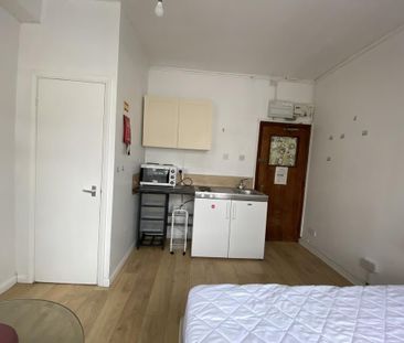 Studio to rent - Photo 3