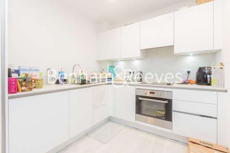 East Acton Lane, Acton, W3 - Photo 2