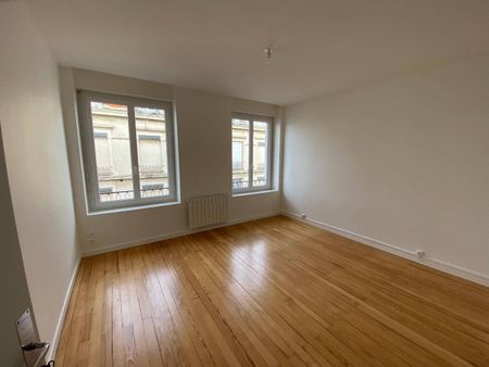 Location appartement rénové 4 pièces 101.8 m² à Vienne (38200) 4 - Photo 3