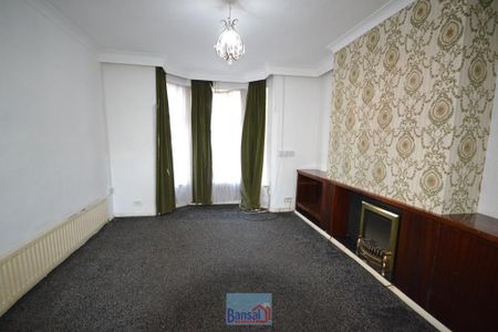 4 bedroom end of terrace house to rent - Photo 3