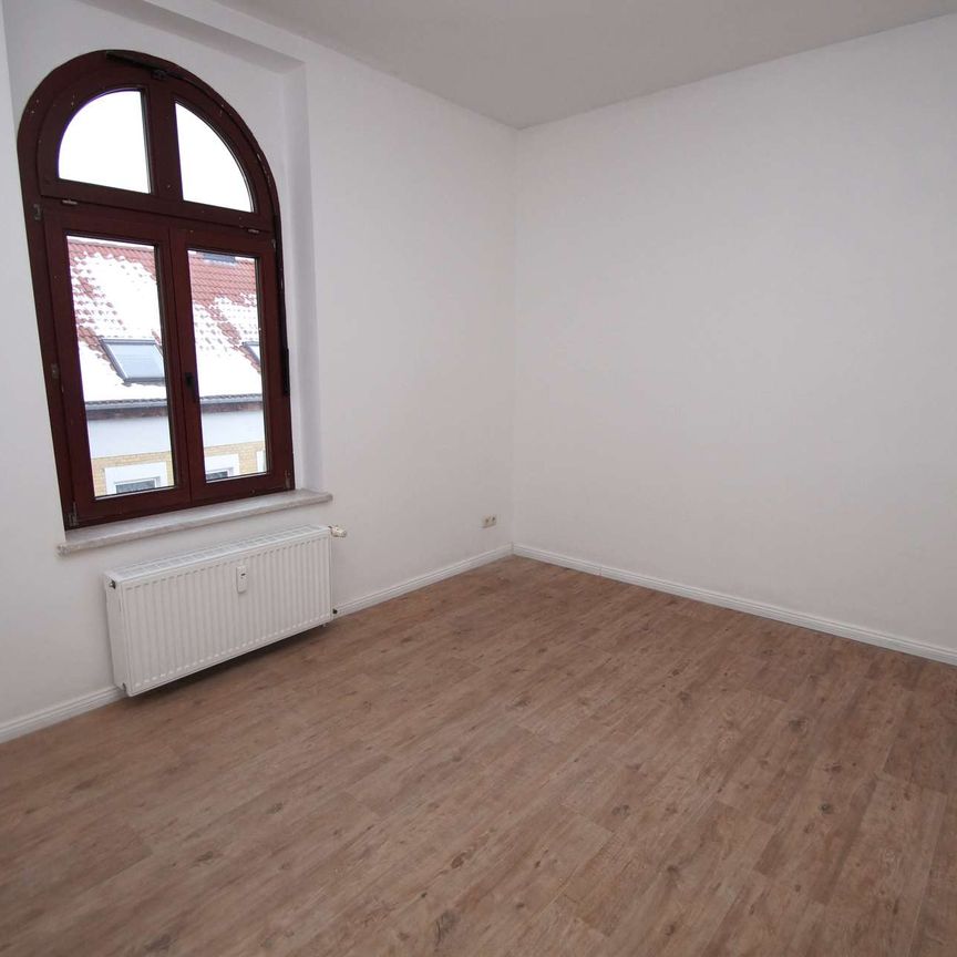 6-Zimmer-Wohnung mit großer Küche, Bad mit Badewanne und Gäste-WC - Photo 1