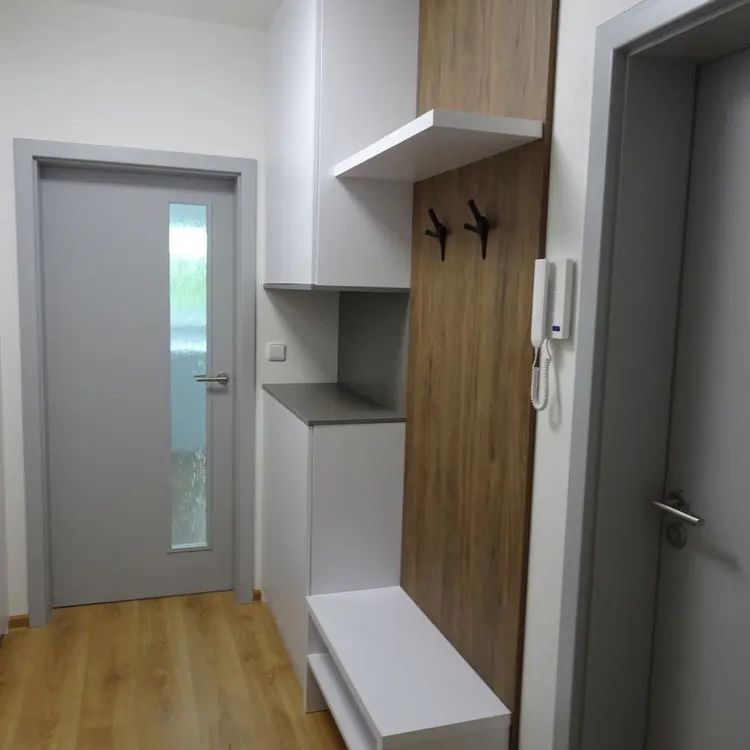 Pronájem nadstandardního bytu 1+kk s krytým parkovacím stáním a balkonem - Photo 1