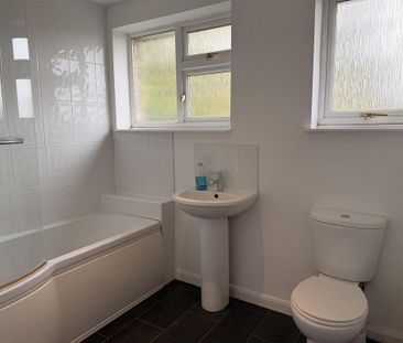 3 bedroom detached house to rent - Photo 4