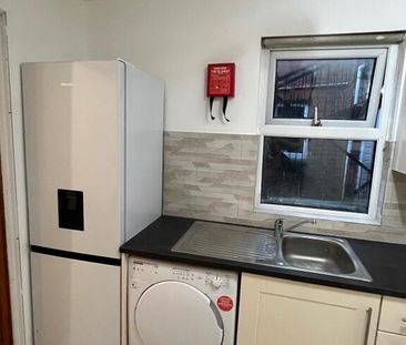 En-Suite Room, 4 Eglantine Gardens, Belfast, BT9 6EZ - Photo 2