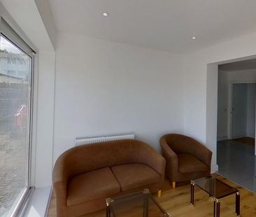 5 bedroom semi-detached house to rent - Photo 2