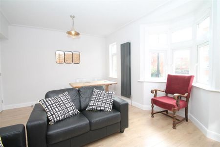 3 bedroom maisonette to rent - Photo 2