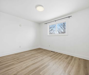 For Lease - 249 Hodgson Drive, Newmarket, Ontario - Photo 6