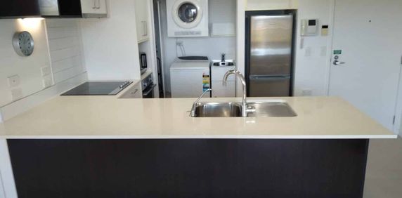 Charming Two-Bedroom Apartment in Prime Takapuna Location - Photo 2