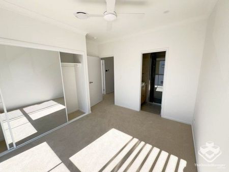 LUXE URBAN LIVING - BRAND NEW 4-BEDROOM TOWNHOUSE FOR RENT! - Photo 2