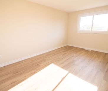 All INCLUSIVE MAIN UNIT IN THOROLD!!! - Photo 6