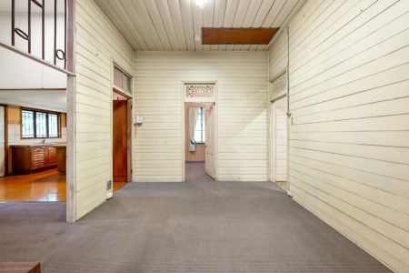 483 Vulture Street East, - Photo 3