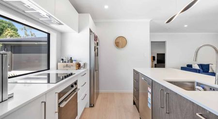 Peaceful Family Home - Photo 2