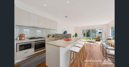 TOWNHOUSE LIVING - Photo 3