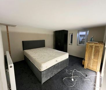 Flat to rent on - Photo 2