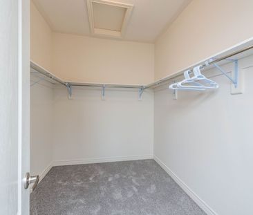 For Lease - 43 Silver Meadow Gardens, Hamilton, Ontario - Photo 4