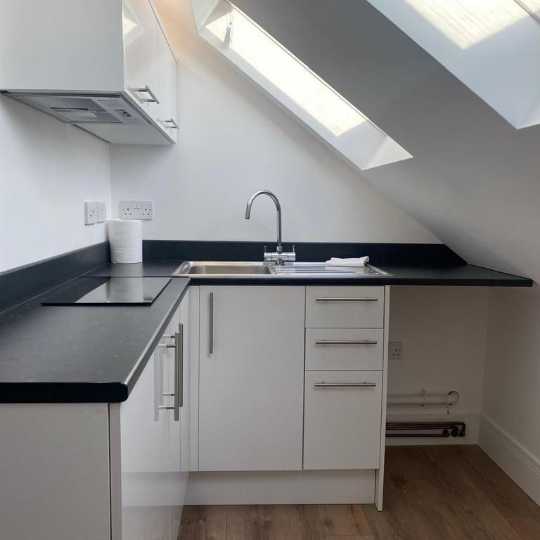 Studio to rent - Photo 1