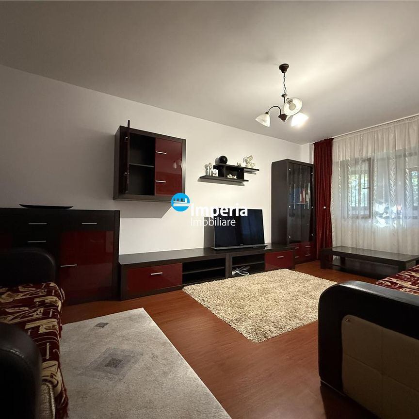 Inchiriez apartament 3 camere, decomandat, Zona Nicolina Podu Ros - Fotografie 1