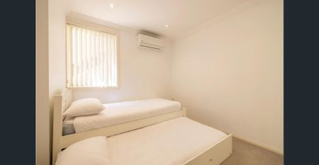 Furnished apartment right opposite the beach - Photo 5