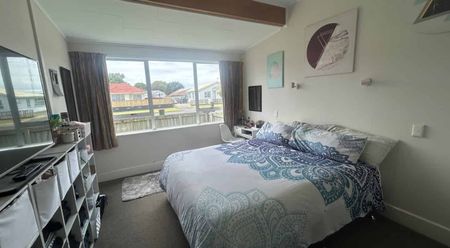 WAITARA - THREE BEDROOMS - Photo 2