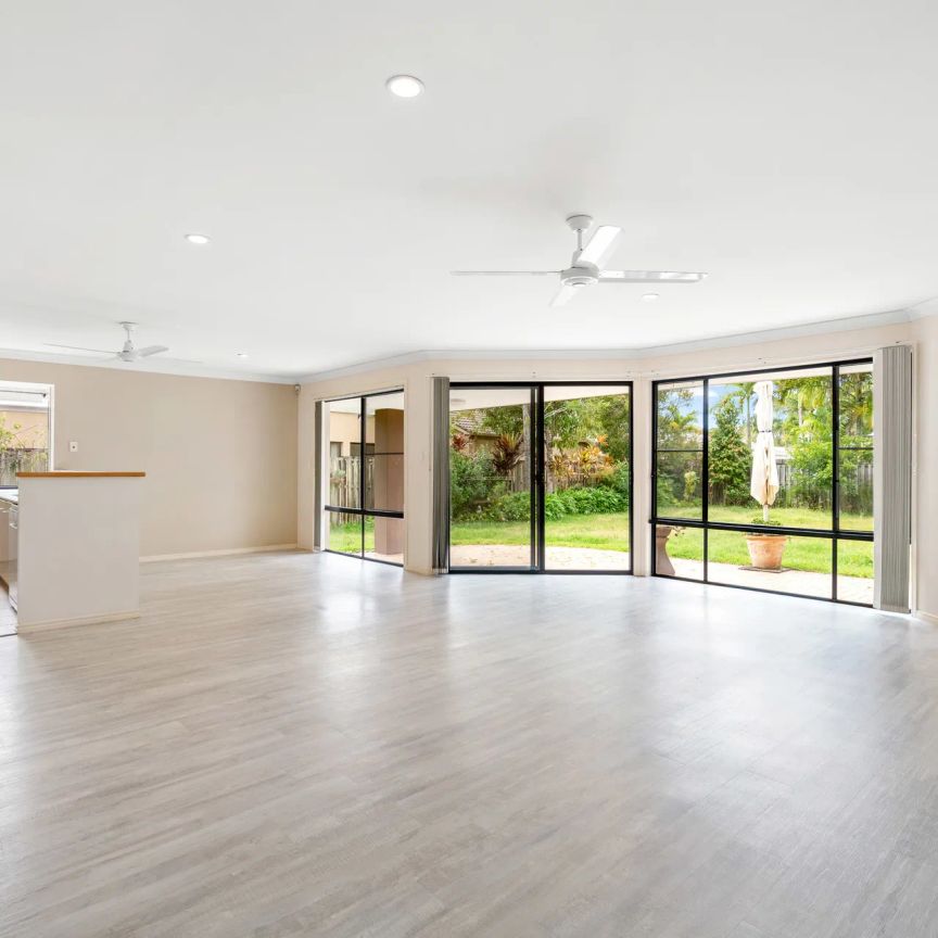 Spacious 3-Bedroom Home in Prime Noosa Location – Walk to River, Yacht Club & More! - Photo 1