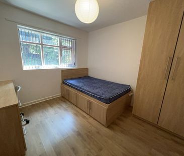 9 bedroom townhouse to rent - Photo 3