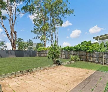 Beautiful Modern Home close to Amenities - Photo 2