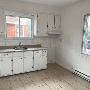 Spacious 3 ½ MTL-North : renovated & well-maintained, 2nd floor - Photo 2