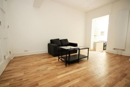 4 bedroom flat to rent - Photo 4