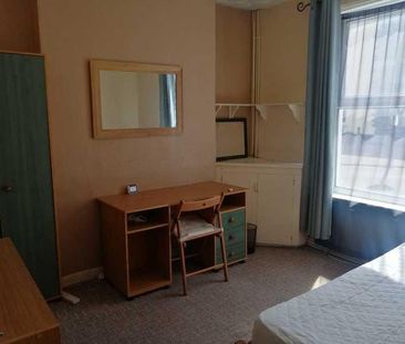 4 bedroom terraced house to rent - Photo 5