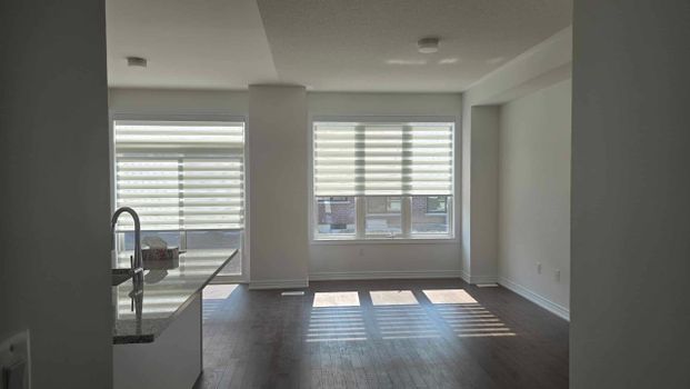 Three bedroom townhouse for rent in Barrie - Photo 1