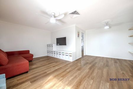 Spacious 4-Bedroom Family Home in Quiet Cul-de-Sac - Photo 2