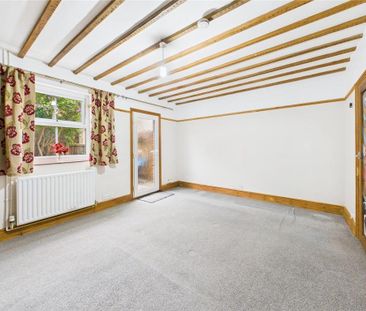 2 bedroom cottage to rent - Photo 2