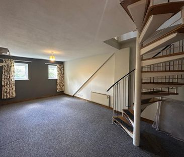 2 bedroom maisonette to rent - Photo 1