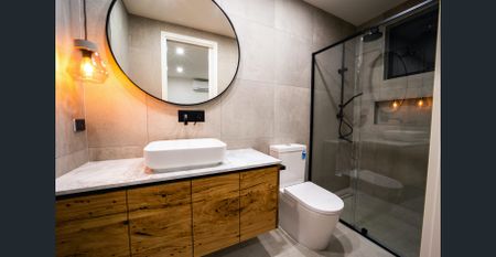 Executive Luxury Living - Photo 2