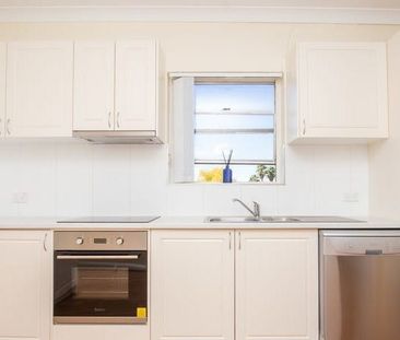 CENTRAL, PRIVATE, 1ST FLOOR UNIT - Photo 3