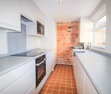 3 bed Mid Terraced House for Rent - Photo 2