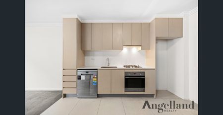 Large One Bed Apt plus lockup garage in Mortlake - Photo 4