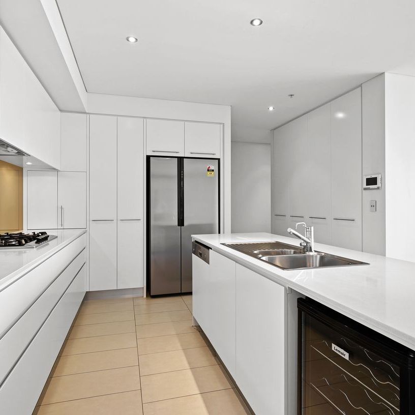 Oversized Harbourside Apartment in Stonecutters - Photo 1