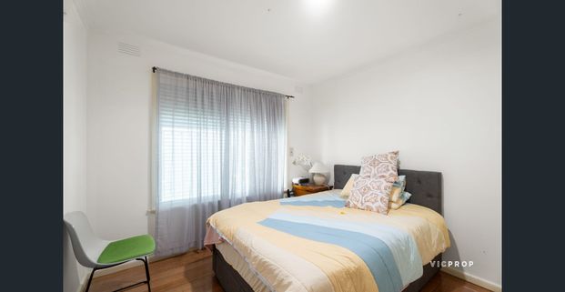 Comfortable Family Living in a Prime Lalor Location - Photo 1