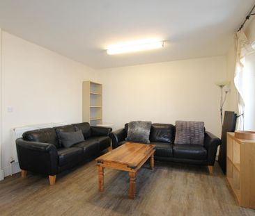 4 bedroom flat to rent - Photo 1