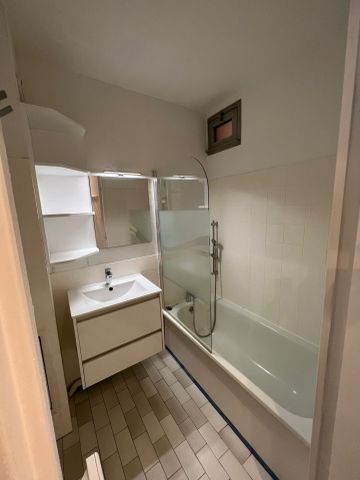 Location Appartement 1 pièce 22m² SANARY SUR MER 83110 - Photo 5