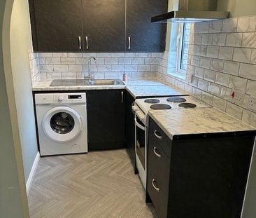 Studio Flat, Waterside Close, IG11 - Photo 3