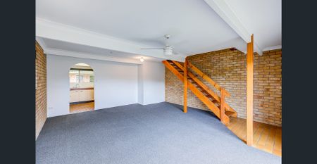 Beautiful Townhouse, in a great Location - Photo 2