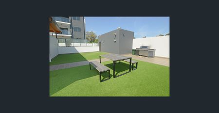 SUPERBLY PRESENTED MODERN APARTMENT WITH RESORT STYLE FACILITIES - Photo 4