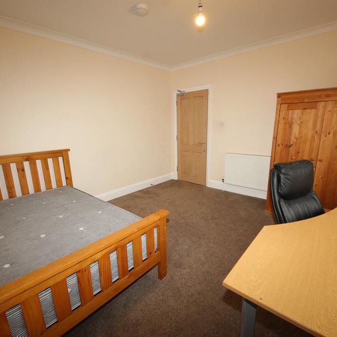 5 bedroom maisonette to rent - Photo 1