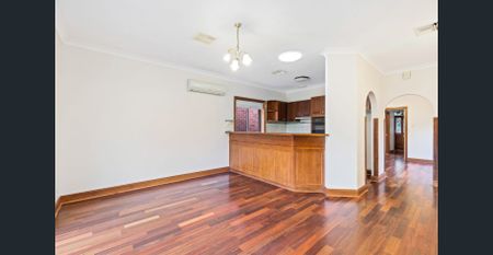 Cottage 2 Bedroom Free-Standing Home - Super Cute - Photo 4