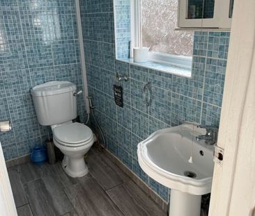 Room in a Shared House, College Road, RG6 - Photo 5